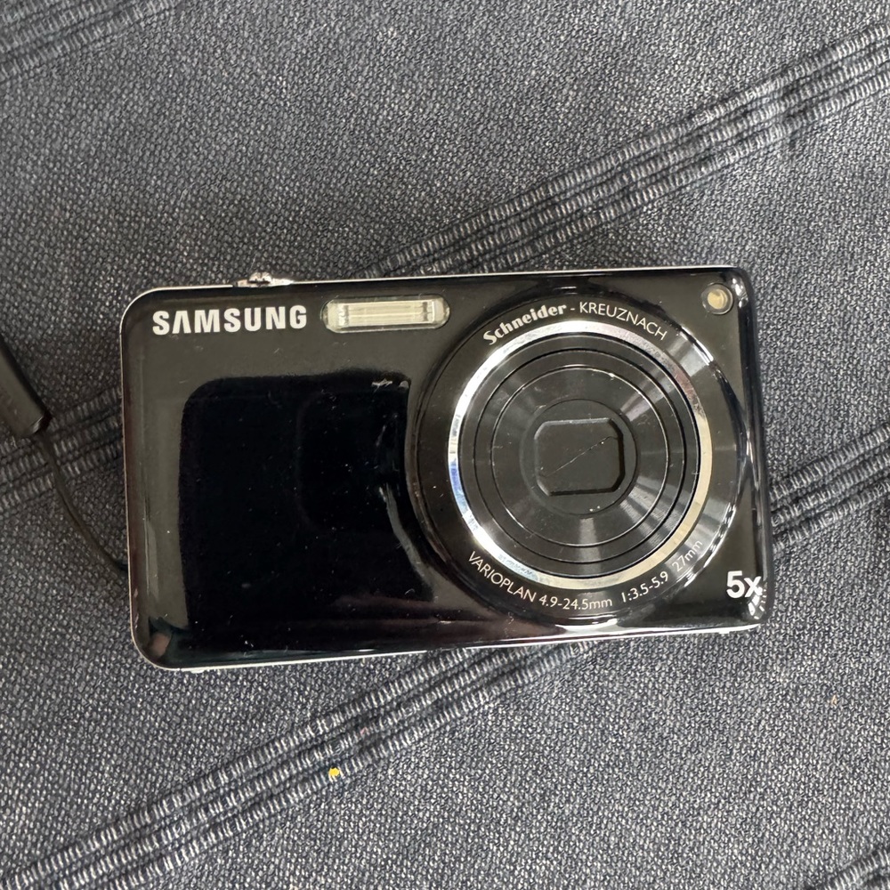 Camera Samsung PL120 2 displays Vintage 2000s Digital Camera WITH CHARGING CORD
